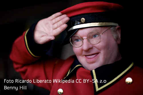Wachsfigur vom legendären Benny Hill