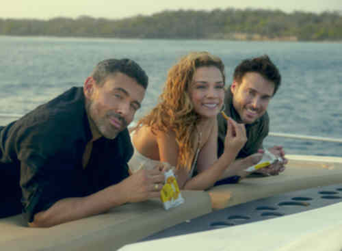 Emmanuel Esparza als Joaquín Duval, Carolina Miranda als Camila Román und Rodolfo Salas als Miguel Estévez