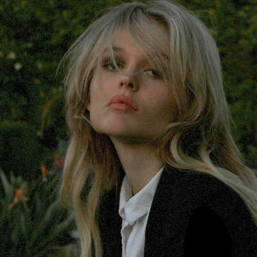 Emily Alyn Lind in Gossip Girl